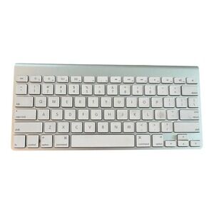 GENUINE OEM Apple Magic‎ Wireless White Bluetooth Keyboard Model A1314 Tested
